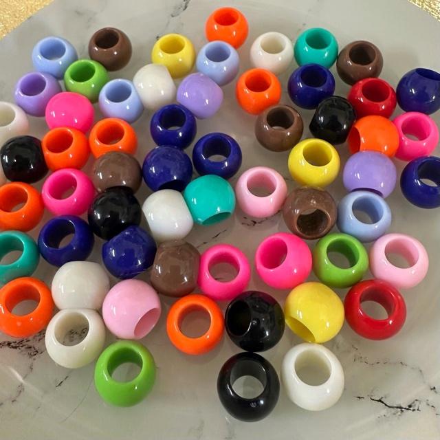 50個 12mm 大穴 プラスチック ビーズ カラフルミックス : Guild by PoD