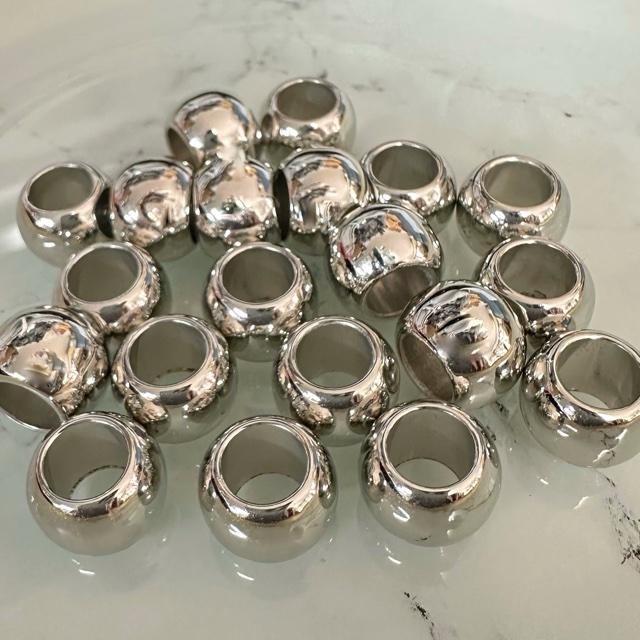 20個 11.5mm 大穴 プラスチック ビーズ シルバー or ゴールド |  | 02