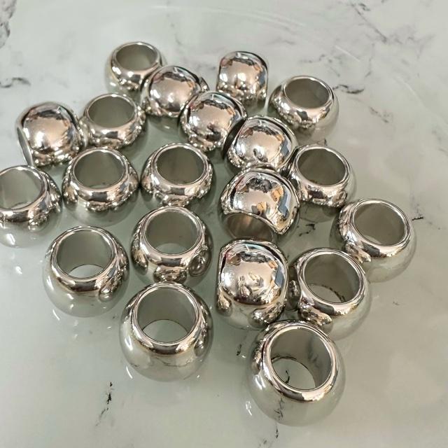 20個 11.5mm 大穴 プラスチック ビーズ シルバー or ゴールド |  | 03