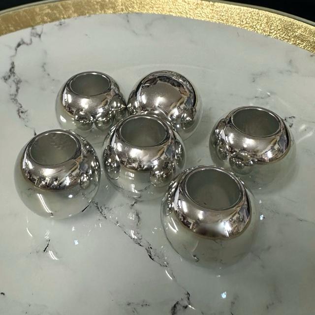 6個 19mm 大穴 9.5mmプラ ビーズ シルバー |  | 01