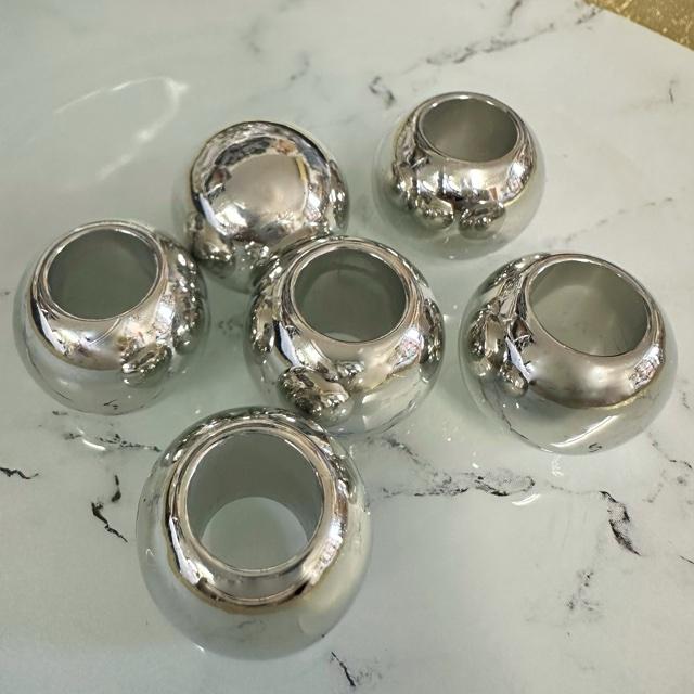 6個 19mm 大穴 9.5mmプラ ビーズ シルバー |  | 02