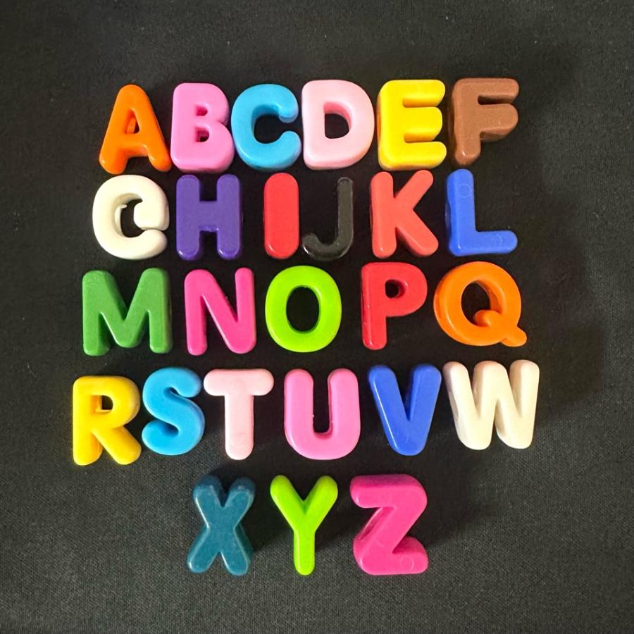 4個 アクリル 大穴 アルファベット ビーズ | 