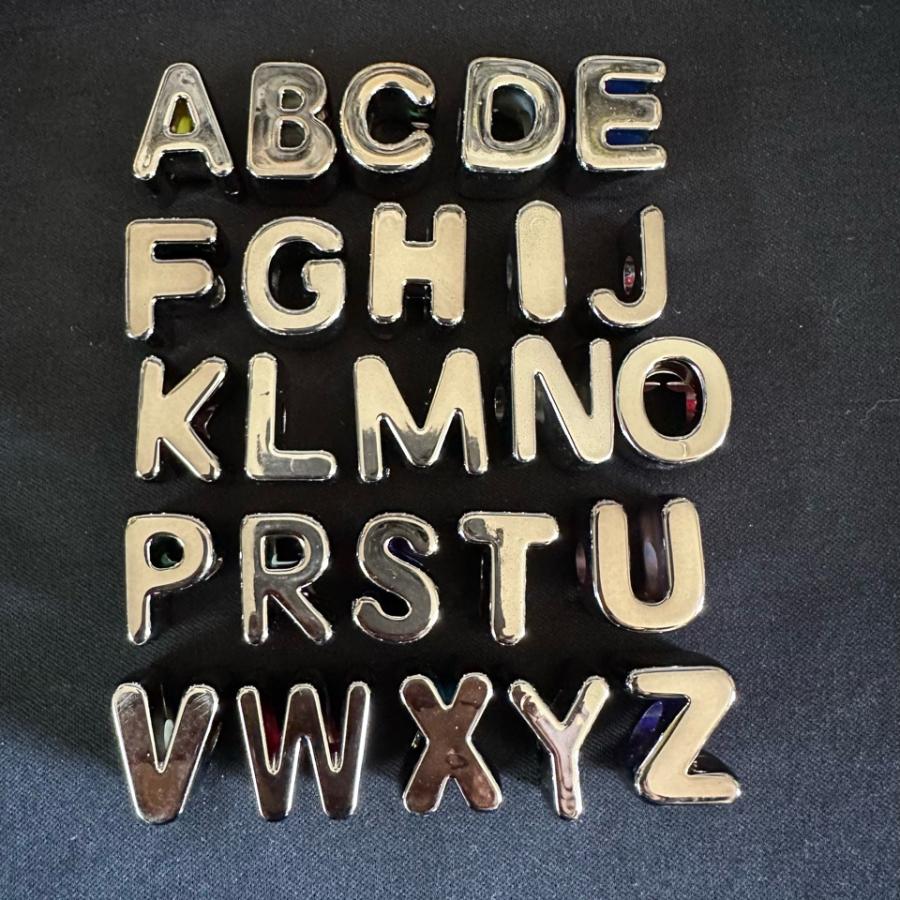 1個 アクリル 大穴 アルファベット ビーズ ガンメタ | 