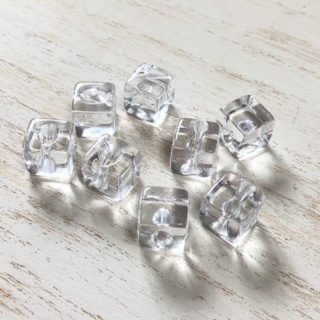 8個 キューブ 氷みたいな アクリル ビーズ チャーム : Guild by PoD