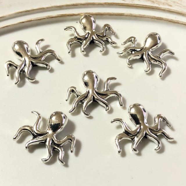 タコ チャーム ビーズ 6個 シルバー : Guild by PoD 手芸パーツ