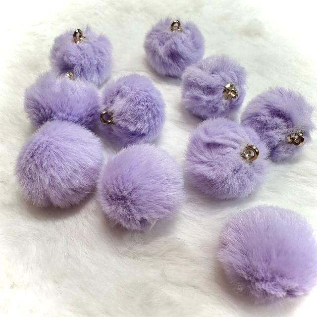 8個 ファー ポンポン チャーム ビーズ : Guild by PoD 手芸パーツ