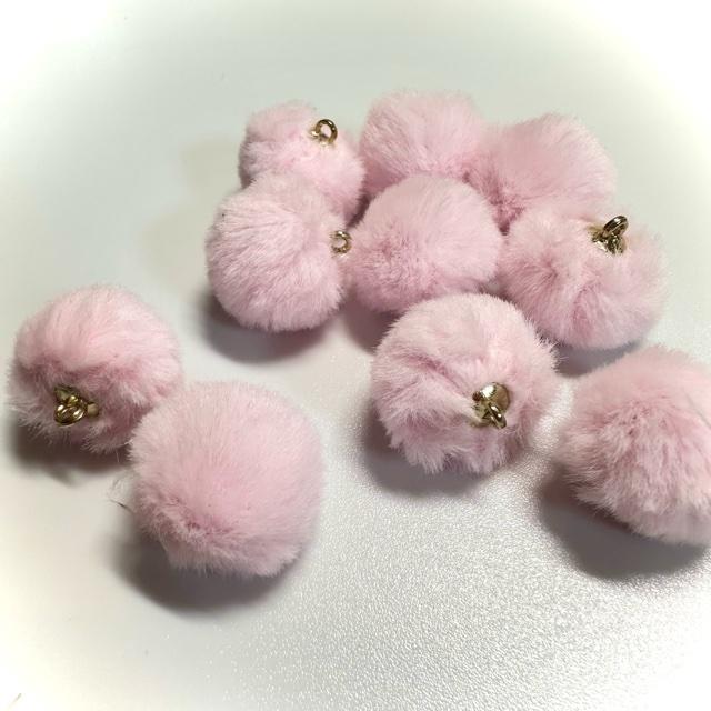 8個 ファー ポンポン チャーム ビーズ : Guild by PoD 手芸パーツ