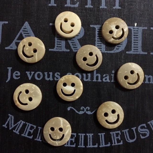 スマイル ココナッツボタン ベージュ 10個セット |  | 01