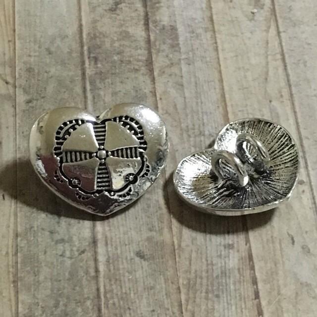 ハート ダブルホール ボタン シルバー 1個 |  | 02
