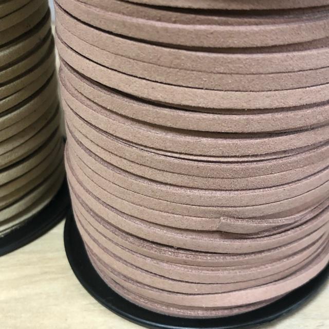 中太スエード 4mm 革紐 ペルーブラウン 4ヤード |  | 04