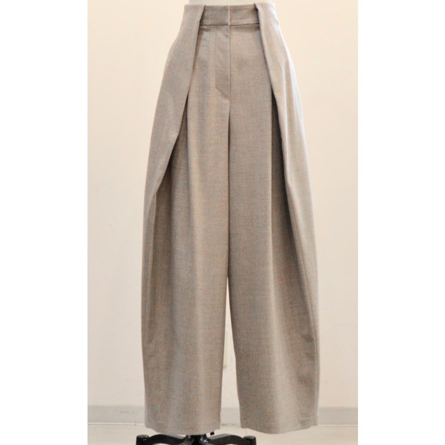 support surface（サポートサーフェス） テーパード タックパンツ