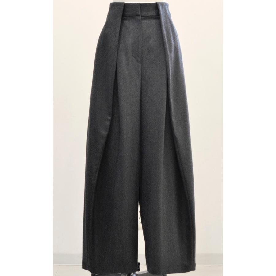 support surface（サポートサーフェス） テーパード タックパンツ