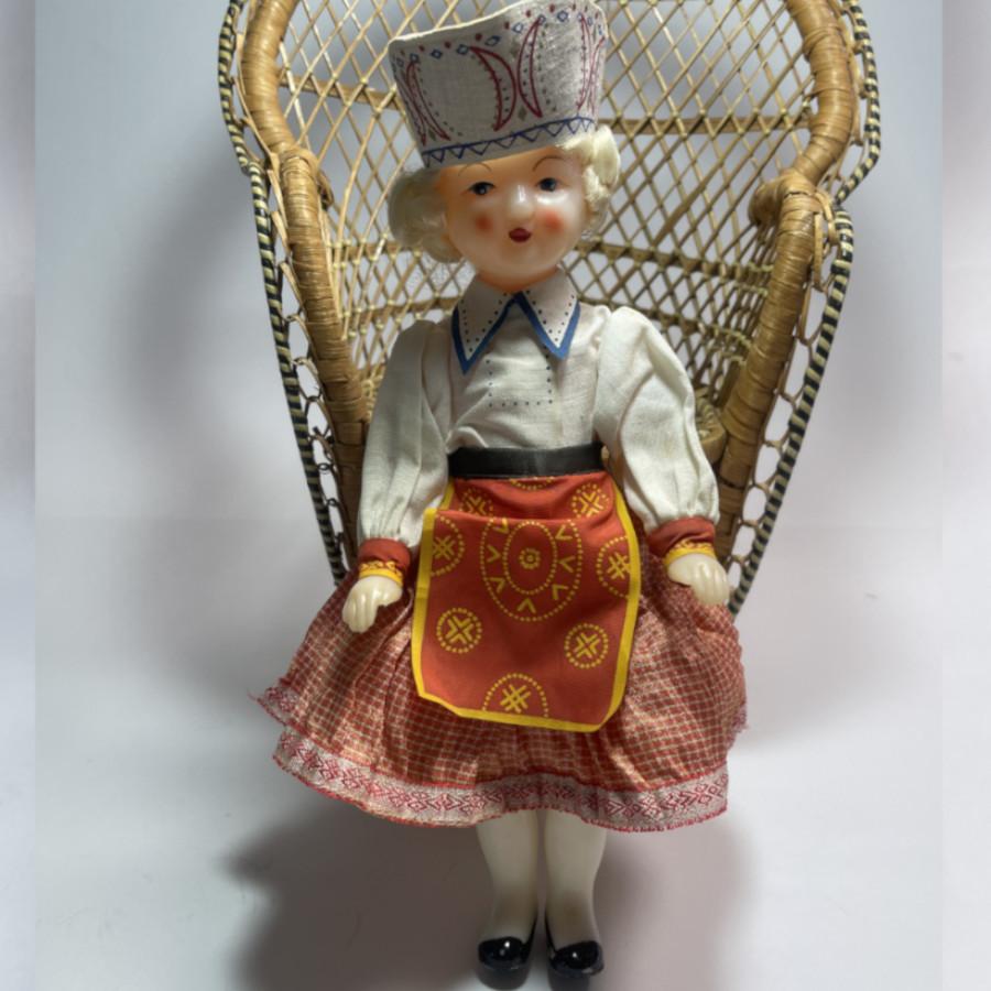 エストニア 民族衣装の女の子 旧ソ連時代☆ : Hygge Ting Japan - 通販