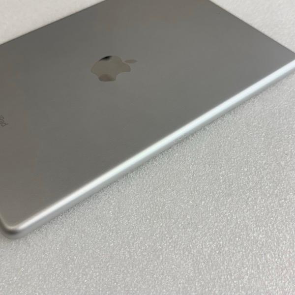 iPad 第8世代 Wi-Fi シルバー 32GB / A2270 : 中古PCショップ U&JMac's