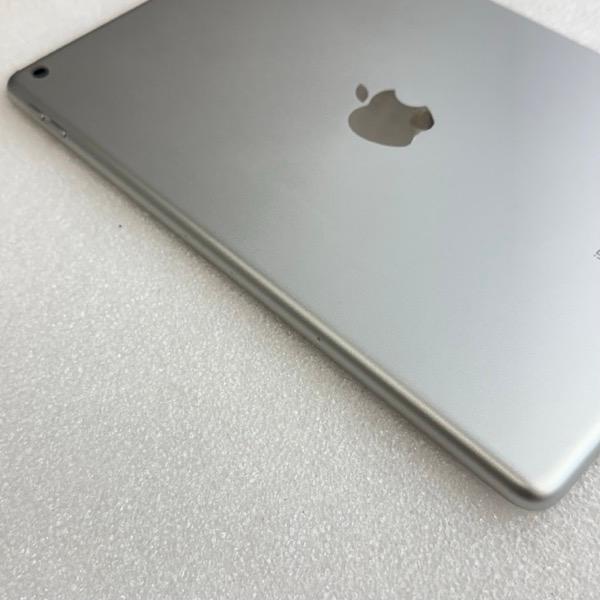 iPad 第8世代 Wi-Fi シルバー 32GB / A2270 : 中古PCショップ U&JMac's