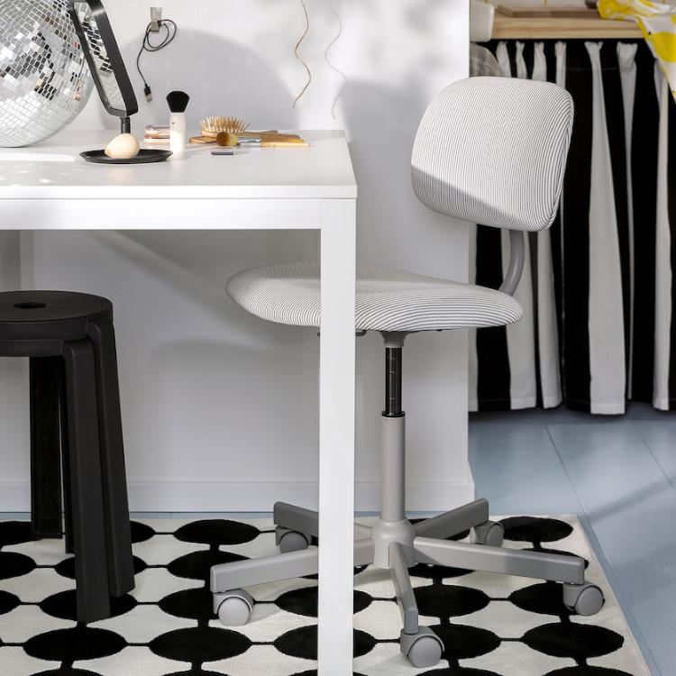人気で美品ですIKEA ラグ　モームルカーペット　 LEN レーン ラグ, 水玉模様/グレー, 133x160 cm - IKEA