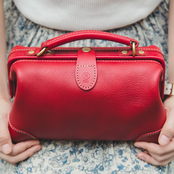 【レア】kawa-kawa カワカワ がま口 ポーチ 赤　レッド　クラッチバッグ PORCO ROSSO（ポルコロッソ） がま口 ショルダーバッグ 革 レディース