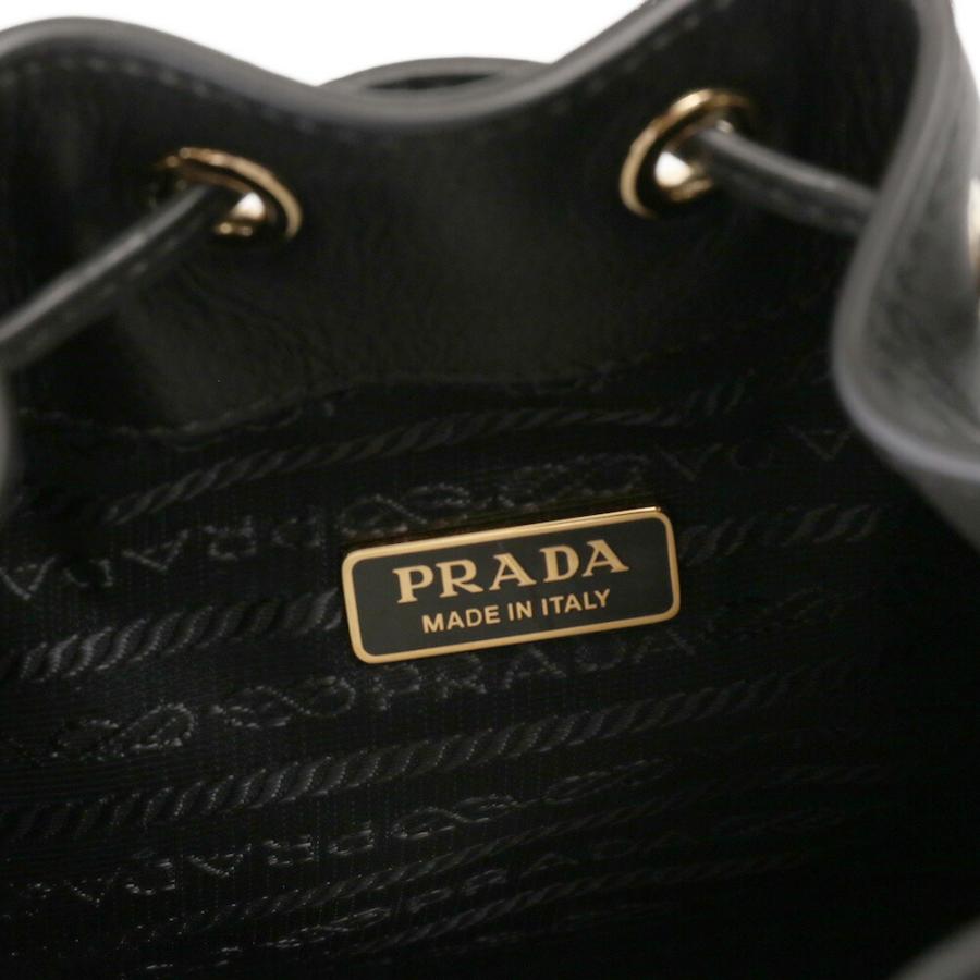 【希少】プラダ 三角ロゴ 編み込み ワンショルダーバッグ 巾着 レザー 黒 posecafe2_prada-1be067-2cys-v-