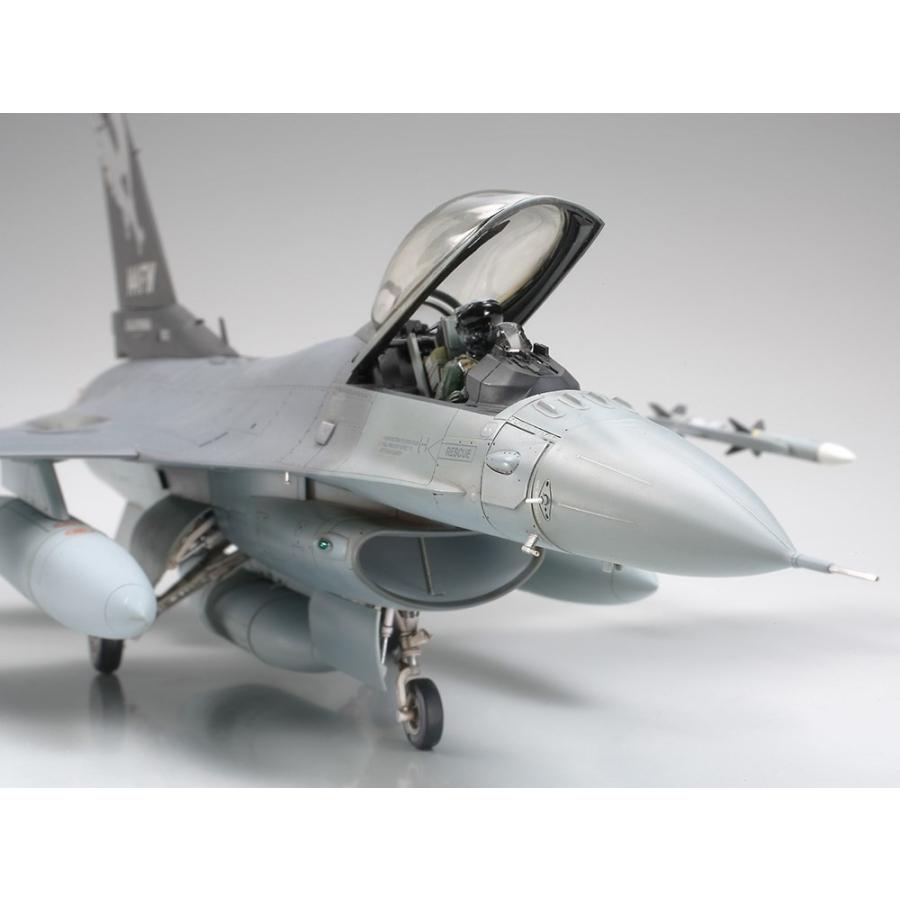 タミヤ 1/48 ロッキードマーチン F-16C ブロック25/32 ファイティング