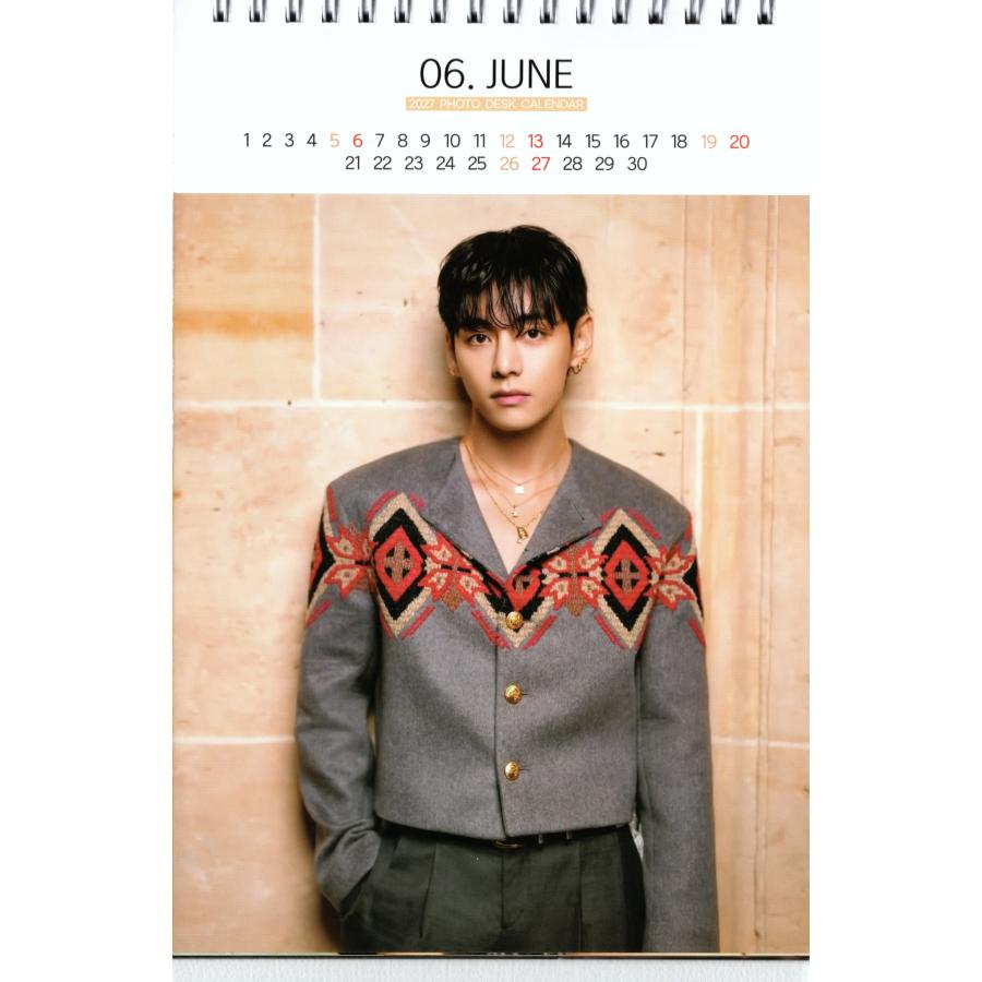 BTS V テテ グッズ 卓上 カレンダー (写真集) 2026~2027年(2年分) + ステッカーシール 12点set |  | 01