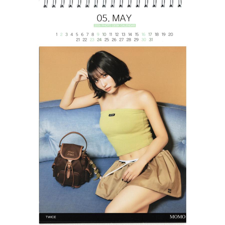 TWICE モモ MOMO グッズ 卓上 カレンダー (写真集) 2026 ~ 2027年 (2年分) + ステッカーシール [12点セット] |  | 03