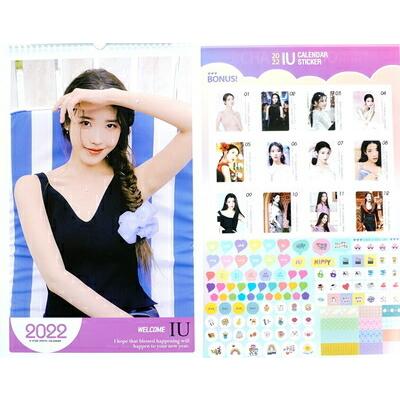 IU アイユー グッズ 大判 壁掛け カレンダー 2022年 (令和4年) + カレンダー ステッカーセット | 