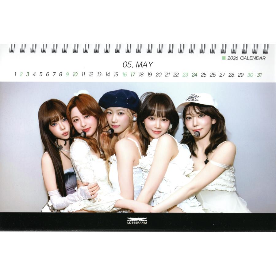 LE SSERAFIM ルセラフィム 卓上 カレンダー (写真集) 2026~2027年 (2年分) + ステッカーシール [12点セット] |  | 03