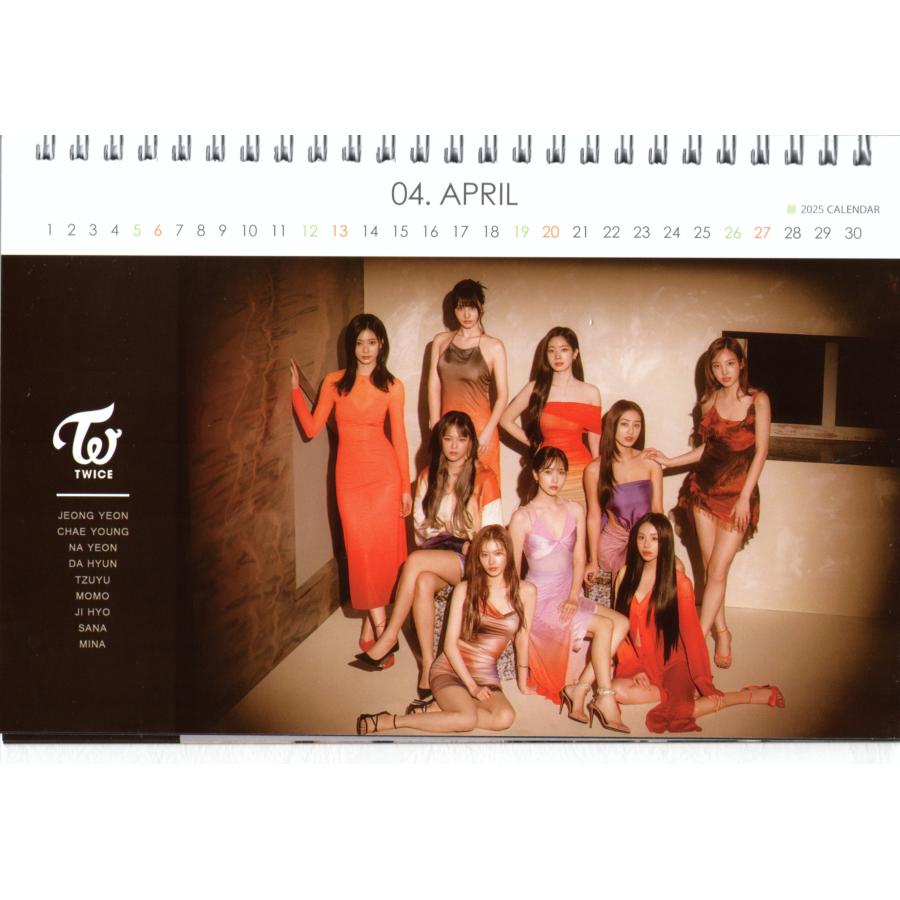 TWICE トゥワイス グッズ 卓上 カレンダー (写真集 カレンダー) 20252026年 (2年分) + ステッカーシール [12点
