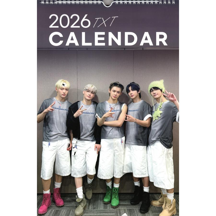 TXT グッズ 大判 壁掛け カレンダー 2026年 (令和8年) + ステッカー