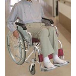 完動品 アルミ製 車椅子 〔ノーパンクタイヤ〕 自走・介助兼用 折り畳み 跳ね上げ式肘掛け 低反発クッション付き 〔介護用品 福祉用品〕 【5900968703】(21239円)