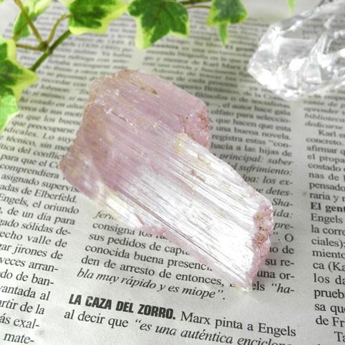 クンツァイト 原石 産地 アフガニスタン Kunzite リシア輝石 カリフォルニアアイリス 愛の石 天然石 鉱物 1点もの 現品撮影 QNZR-8