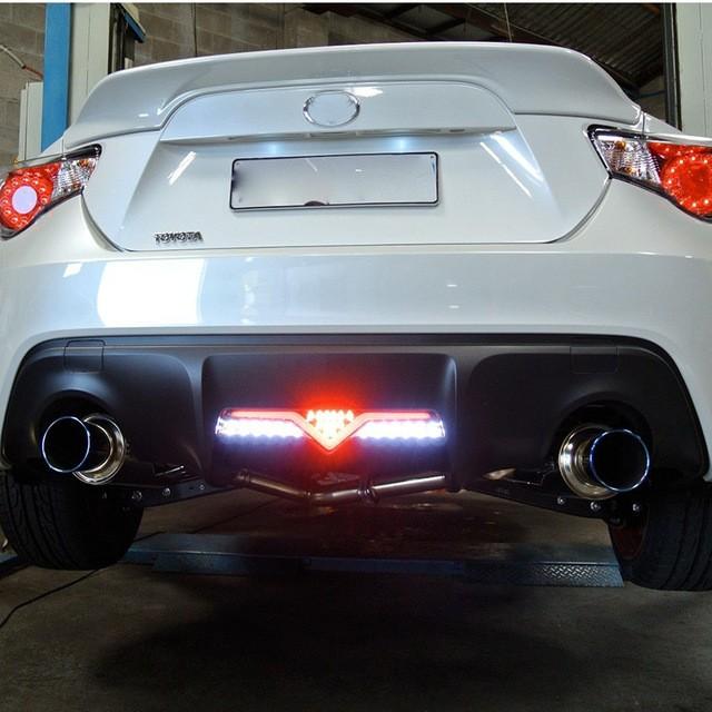 トヨタ GT86 スバル BRZ Scion FRS らせん led リア フォグランプ 交換