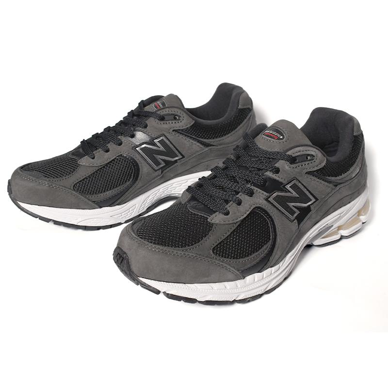 New Balance NEW BALANCE ML2002RB BLACK × WHITE New Balance NEW BALANCE ML2002RB BLACK × WHITE