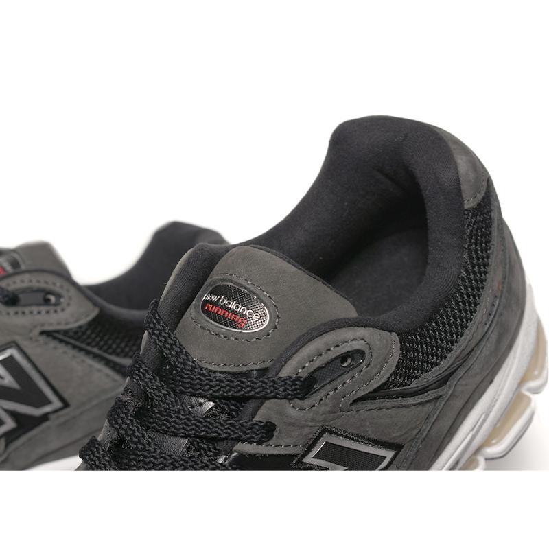 New Balance NEW BALANCE ML2002RB BLACK × WHITE New Balance NEW BALANCE ML2002RB BLACK × WHITE