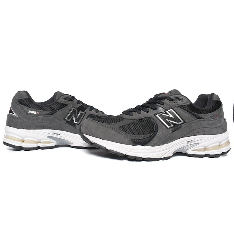 New Balance NEW BALANCE ML2002RB BLACK × WHITE New Balance NEW BALANCE ML2002RB BLACK × WHITE