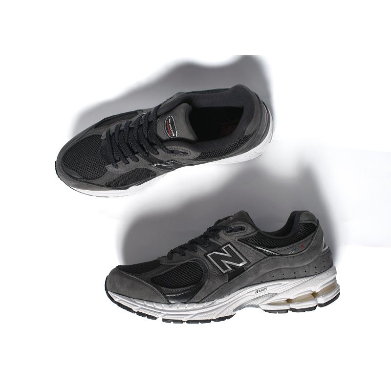 New Balance NEW BALANCE ML2002RB BLACK × WHITE New Balance NEW BALANCE ML2002RB BLACK × WHITE