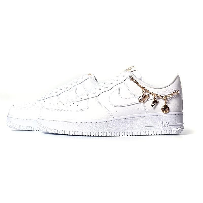 NIKE WMNS AIR FORCE 1 '07 LX "WHITE PENDANTS" ナイキ ウィメンズ エアフォース スニーカー ( 白 ホワイト 金 ゴールド DD1525-100 )｜precious-place｜02