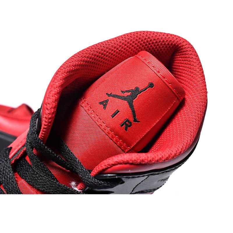 NIKE AIR JORDAN 1 MID 