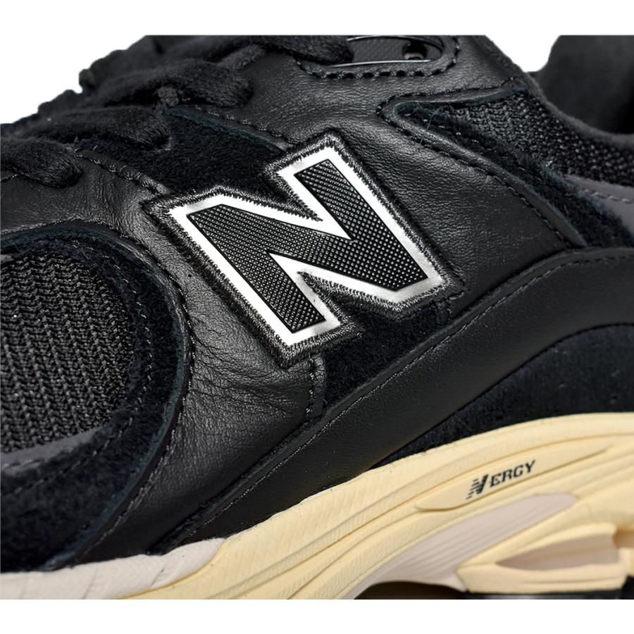 adidas NEW BALANCE M2002RIB adidas NEW BALANCE M2002RIB