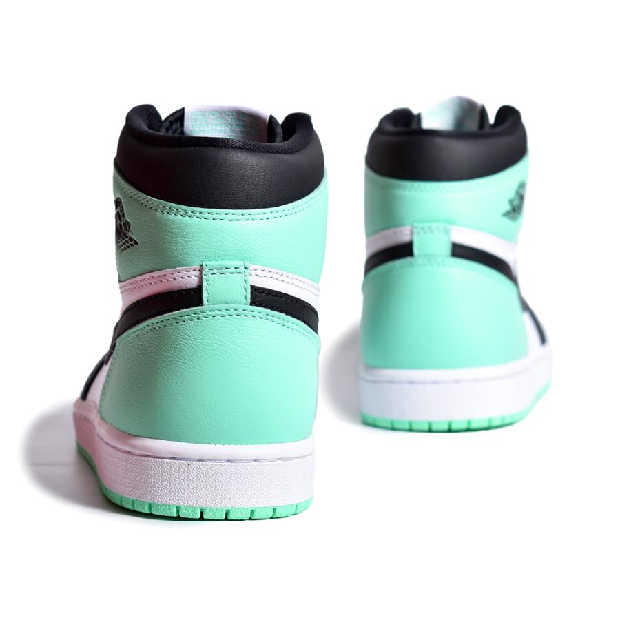 New Balance NIKE AIR JORDAN 1 RETRO HIGH OG New Balance NIKE AIR JORDAN 1 RETRO HIGH OG