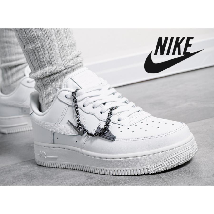 NIKE ナイキ　WMNS AIR FORCE 1  25cm 新品 ☆送料関税込☆Nike WMNS Air Force 1 Low Bling☆超人気