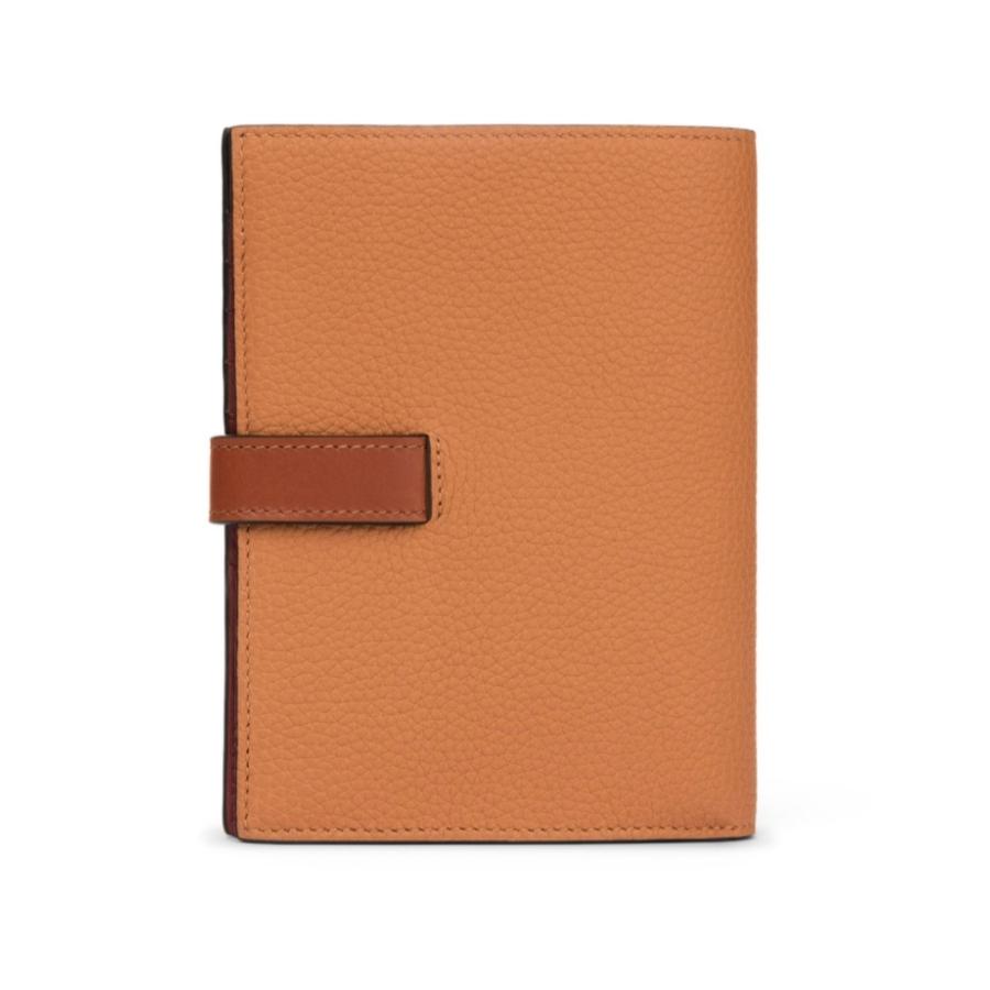 最安値に挑戦 ロエベ ブランド専門店 Loewe 本革 レザー ピーカン ブラウン ライトキャラメル ２つ折り 二つ折り 中財布 財布 Loewe ロエベ 財布 財布 Www Golf5 Prestige Jp