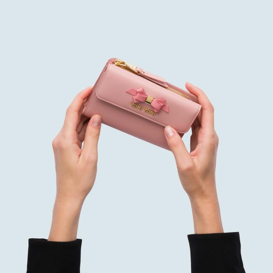 最も Miu ブランド専門店 Miu カーフレザー リボン ゴールド ピンク ペールピンク ３つ折り 三つ折り 中財布 財布 Miu Miu ミュウミュウ 中財布 財布 財布