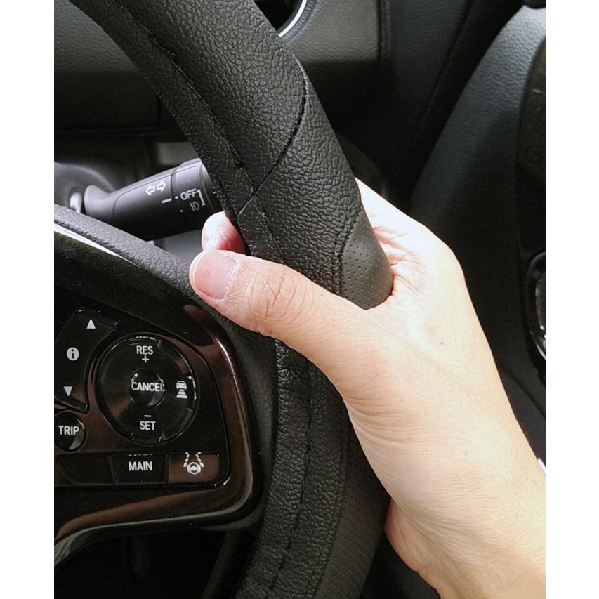 ハンドルカバー 軽自動車 普通車 Sサイズ Mサイズ ステアリングカバー レザー調 フィット感 おしゃれ 高級感 汎用 車 アクセサリー 車小物 車用品 Pdh081 084 Pdh081 084 プレシャスランド 通販 Yahoo ショッピング