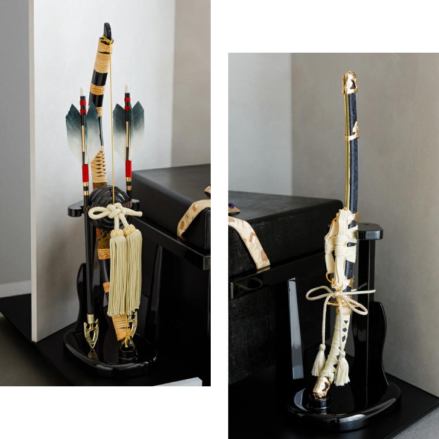 五月人形 おしゃれ 鎧飾り 鎧 モダン インテリア 高級 5月人形 兜 PREFER CLASSIC 五月人形 黒塗台 白屏風 平飾り 弓太刀 RIKI 1/8鎧 伊達 黒金 | ブランド登録なし | 03