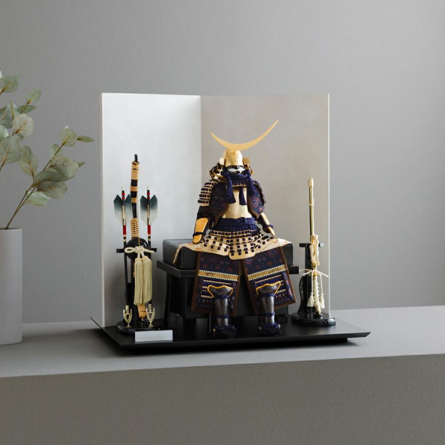 五月人形 おしゃれ 鎧飾り 鎧 モダン インテリア 高級 5月人形 兜 PREFER CLASSIC 五月人形 黒塗台 白屏風 平飾り 弓太刀 RIKI 1/8鎧 伊達 黒金 | ブランド登録なし | 04