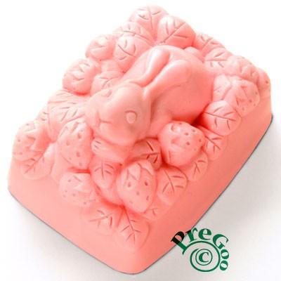 デザイン シリコンモールド うさぎ ウサピーのいちご畑 石鹸型 キャンドル ウサギ 兎 Ydsm 07 プリティグッド工房 通販 Yahoo ショッピング