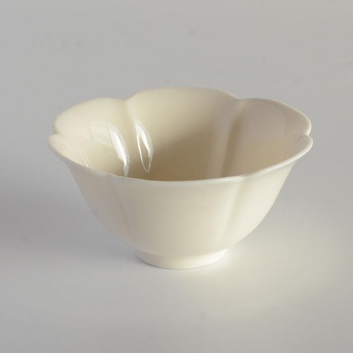 森修焼（しんしゅうやき） 輪花小鉢 白 |  | 01