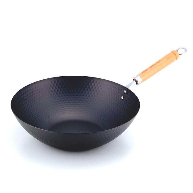 燕三条製IH対応軽量北京鍋30cm（窒化加工・槌目模様） (コック お玉