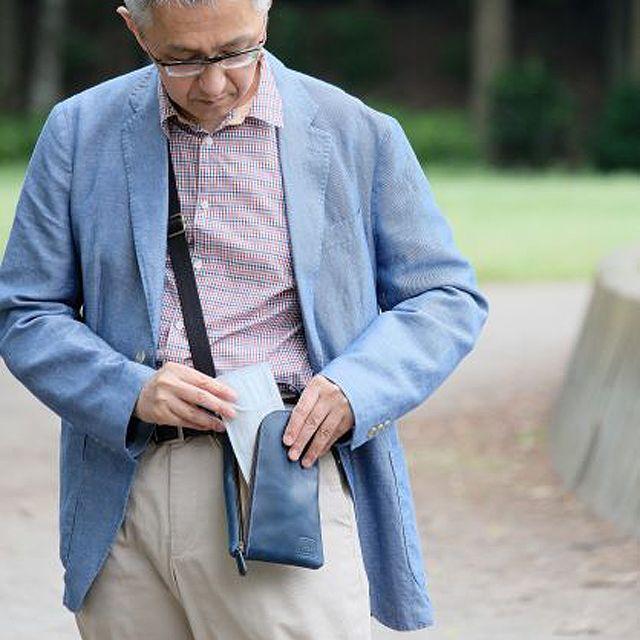 ハンドワーク「牛革製モバイルポーチ」 (メンズ ショルダーポーチ